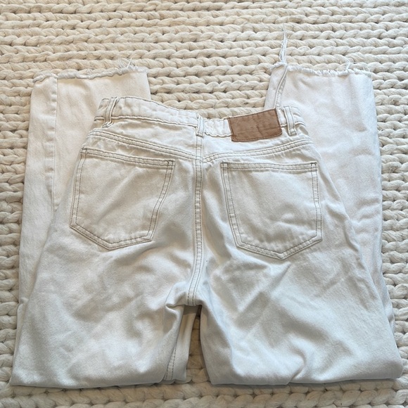 ZARA CREAM FRAYED HIGH RISE JEANS SIZE 4 - Picture 3 of 3